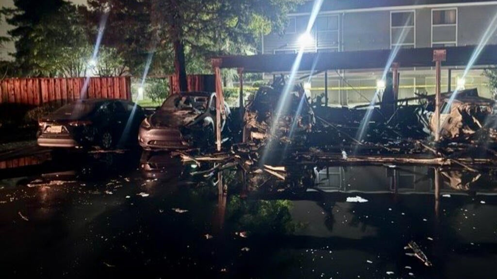 Overnight fire at San Jose housing complex damages more than 20 vehicles, carport — CBS Bay Area (KPIX), San Francisco Community news