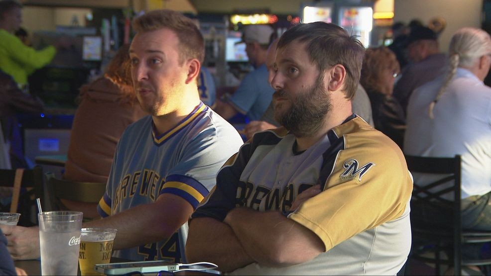 Brewers fans show World Series excitement at Stadium View — Fox 11 Green Bay Local, San Francisco Sports news
