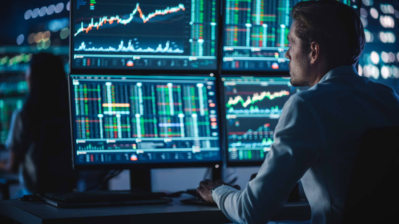 It’s been a painful month for hedge funds. To turn it around, they are shorting U.S. stocks. — MarketWatch, San Francisco Arts news